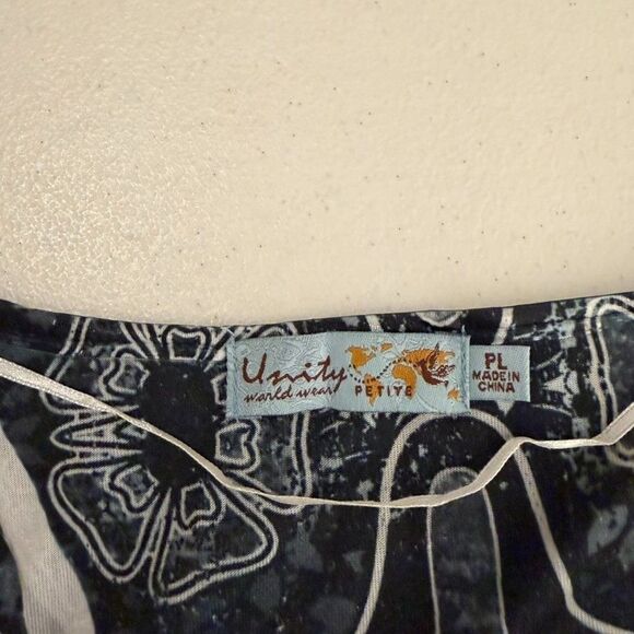 Unity Blouse Women's Petite Large V-Neck 3/4 Sleeve Rhinestone Printed Top NWT - Picture 10 of 12